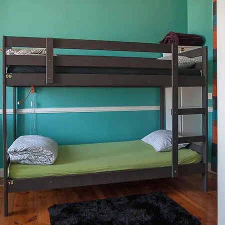 Hostel Graca 28 *